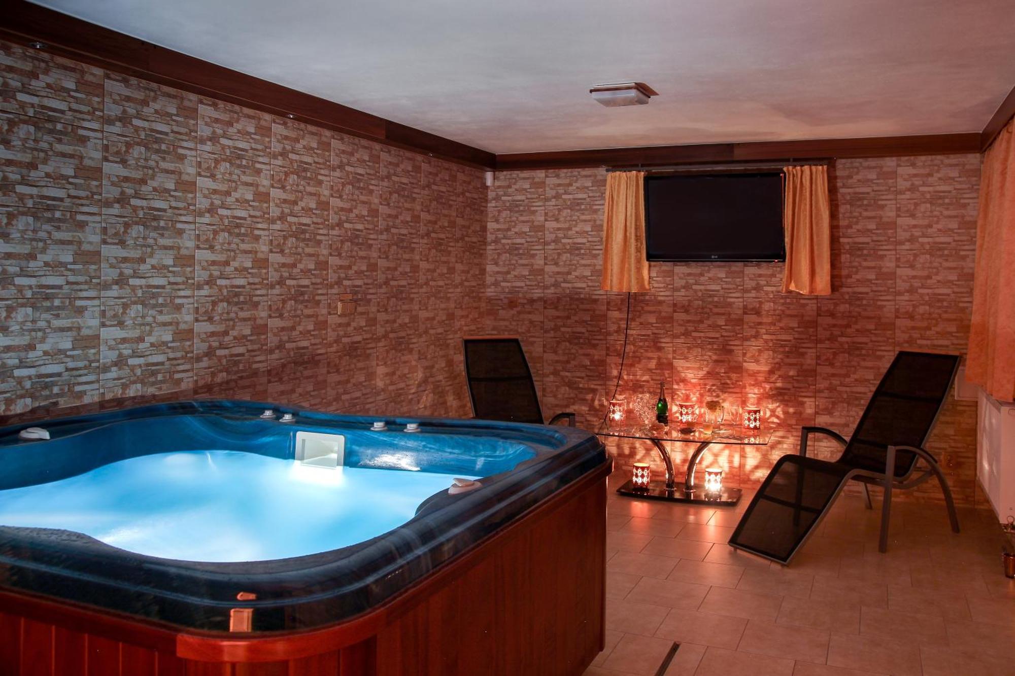 Wellness Penzion Palice Hotel Jindrichuv Hradec Bagian luar foto